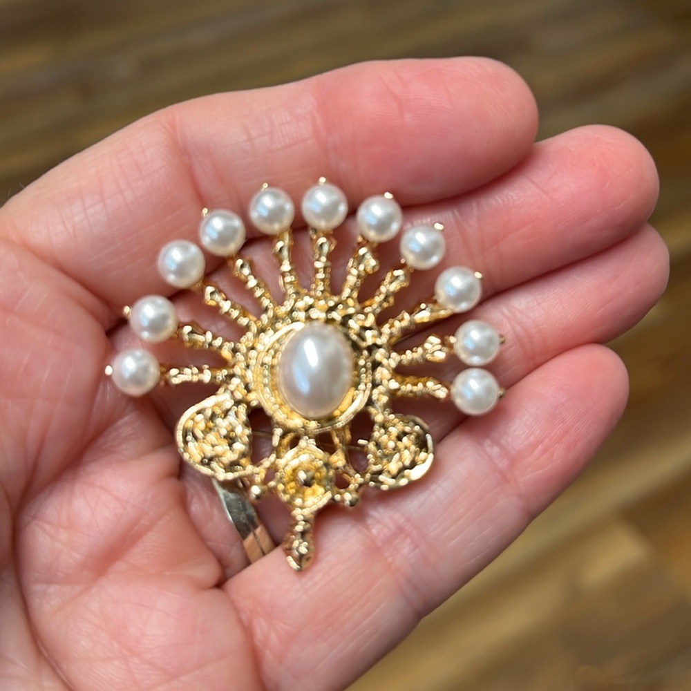 Brooch- Vintage Style, NIP